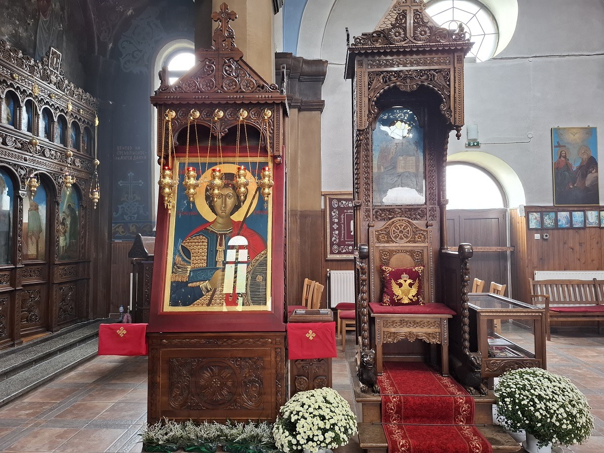 копие на аравийската икона на Св. вмчк Георги в едноимения храм в гр. Костенец