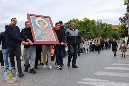 литийно шествие с копие на Аравийската икона на св. вмчк Георги в гр. Костенец